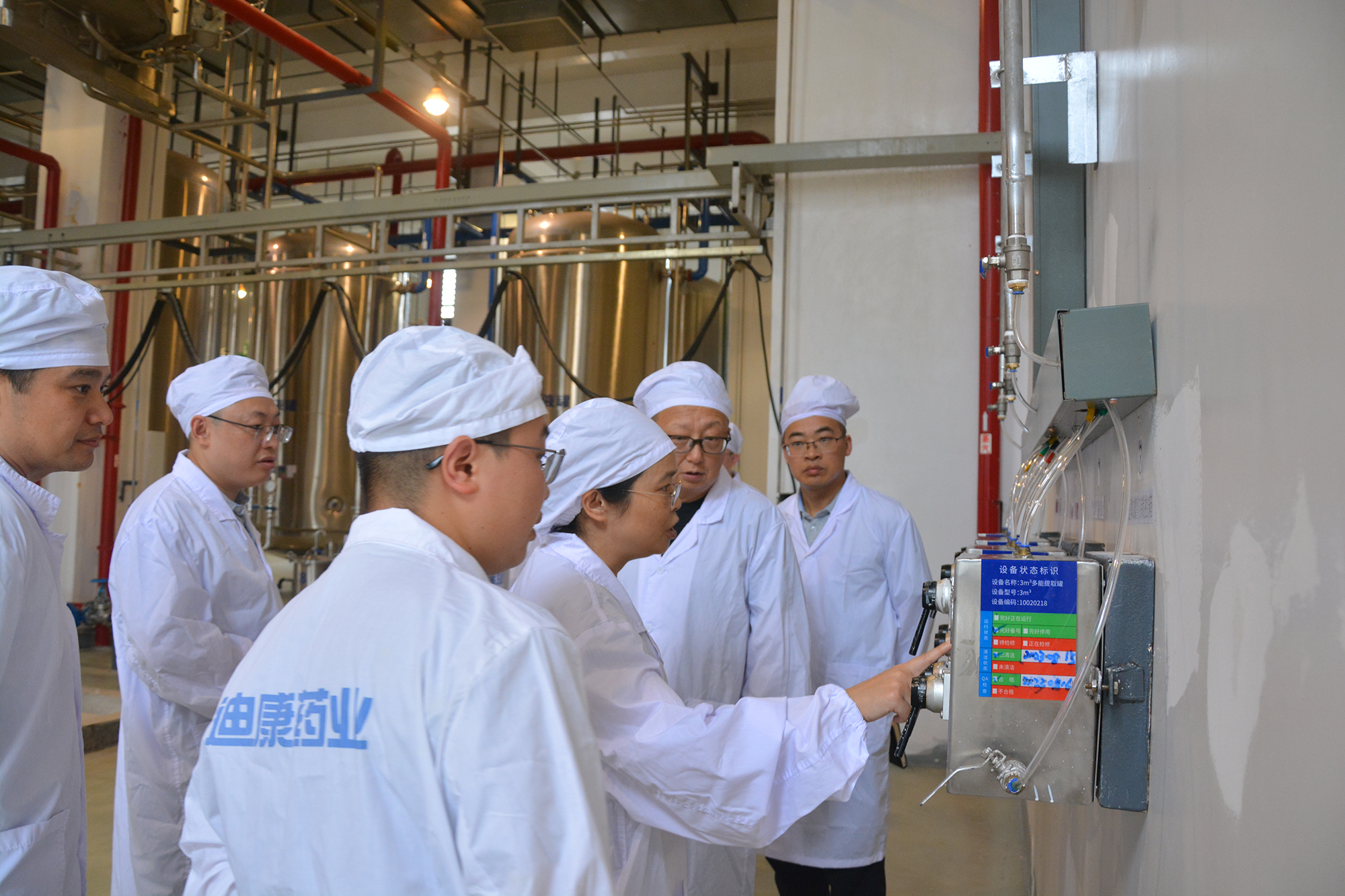 【企业新闻】同心·奋进——重庆市药品手艺审评磨练中心李霞主任、重庆市药监局行政审批处旷琳副处长一行莅临迪康中药帮扶指导