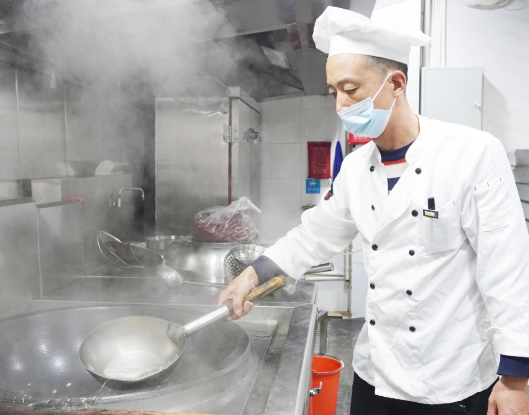 【jxf吉祥坊30周年人物专访】同心30载 偕行迪康人——（三十三）杨义：让各人吃饱吃好 全身心投入到事情中